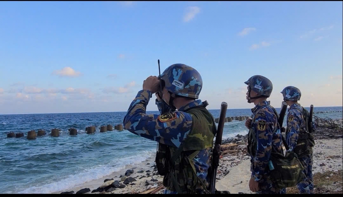 Một ca tuần tra bảo vệ đảo của cán bộ, chiến sĩ đảo Trường Sa