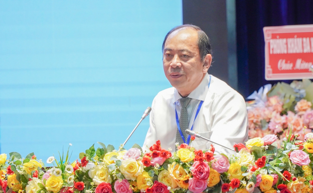 PGS.TS Tăng Chí Thượng, Giám đốc Sở Y tế Thành phố Hồ Chí Minh tham luận tại hội thảo.