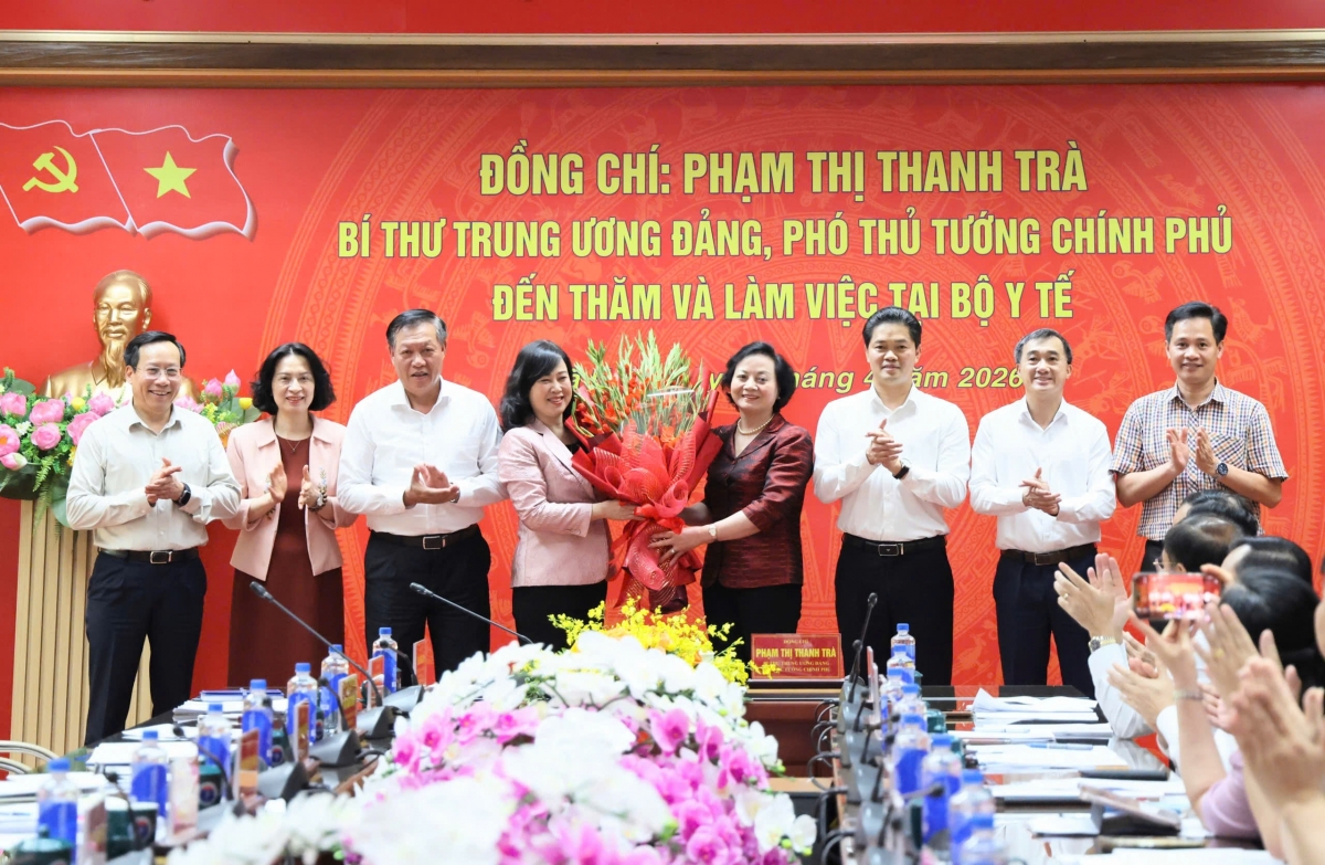 Phó Thủ tướng Phạm Thị Thanh Trà và lãnh đạo Bộ Y tế