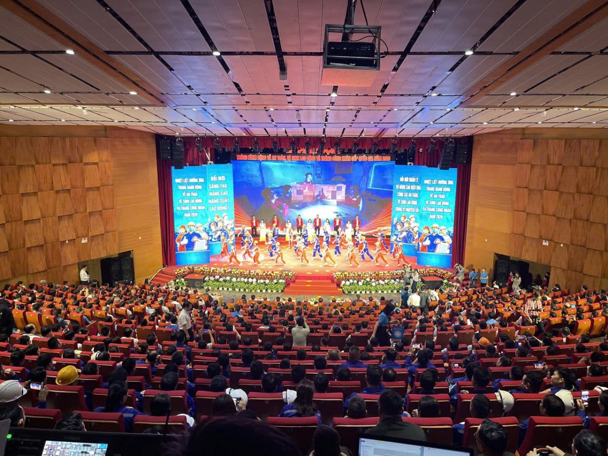 Toàn cảnh Lễ phát động tháng hành động An toàn vệ sinh lao động và Tháng công nhân 2026