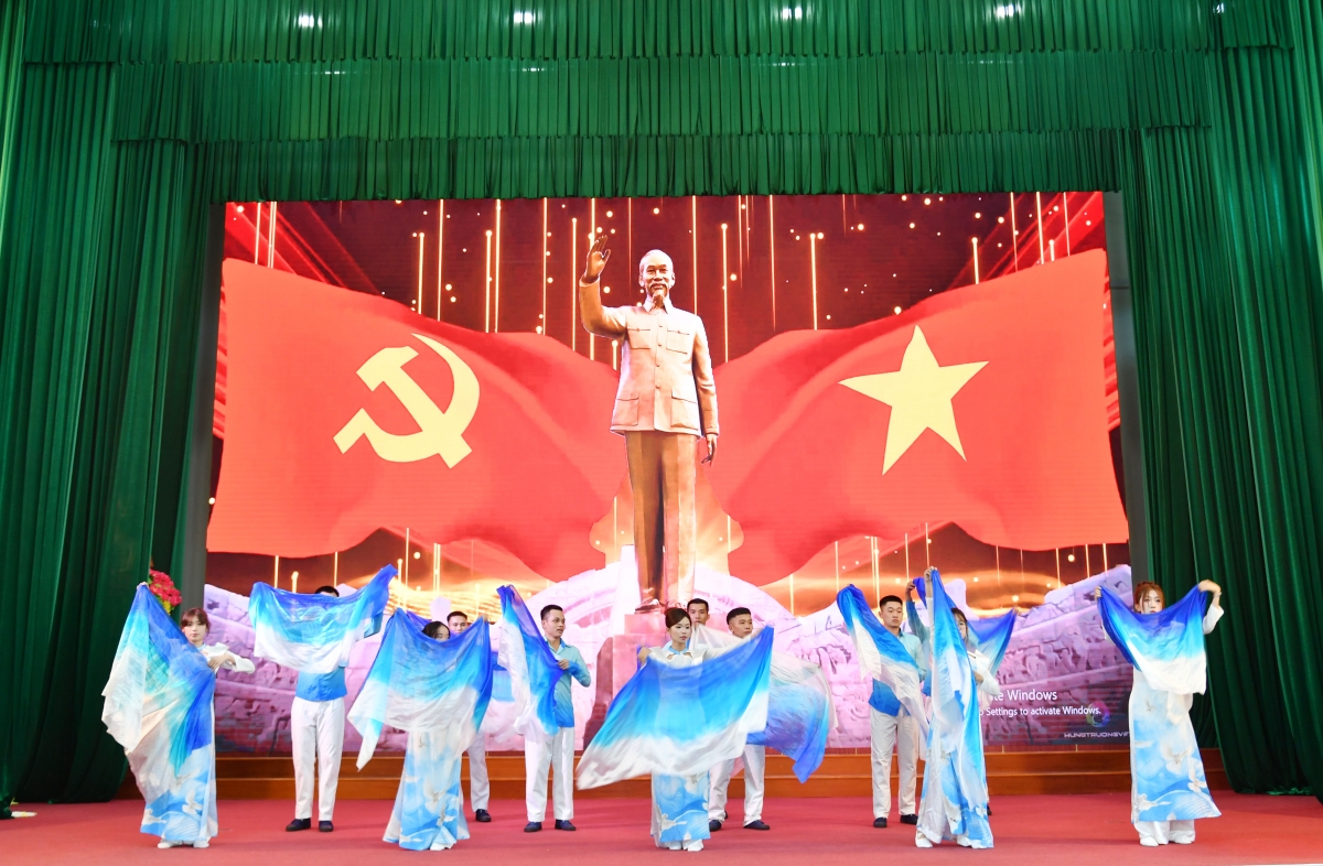 Phần thi tuyên truyền của Chi đoàn tàu 13.