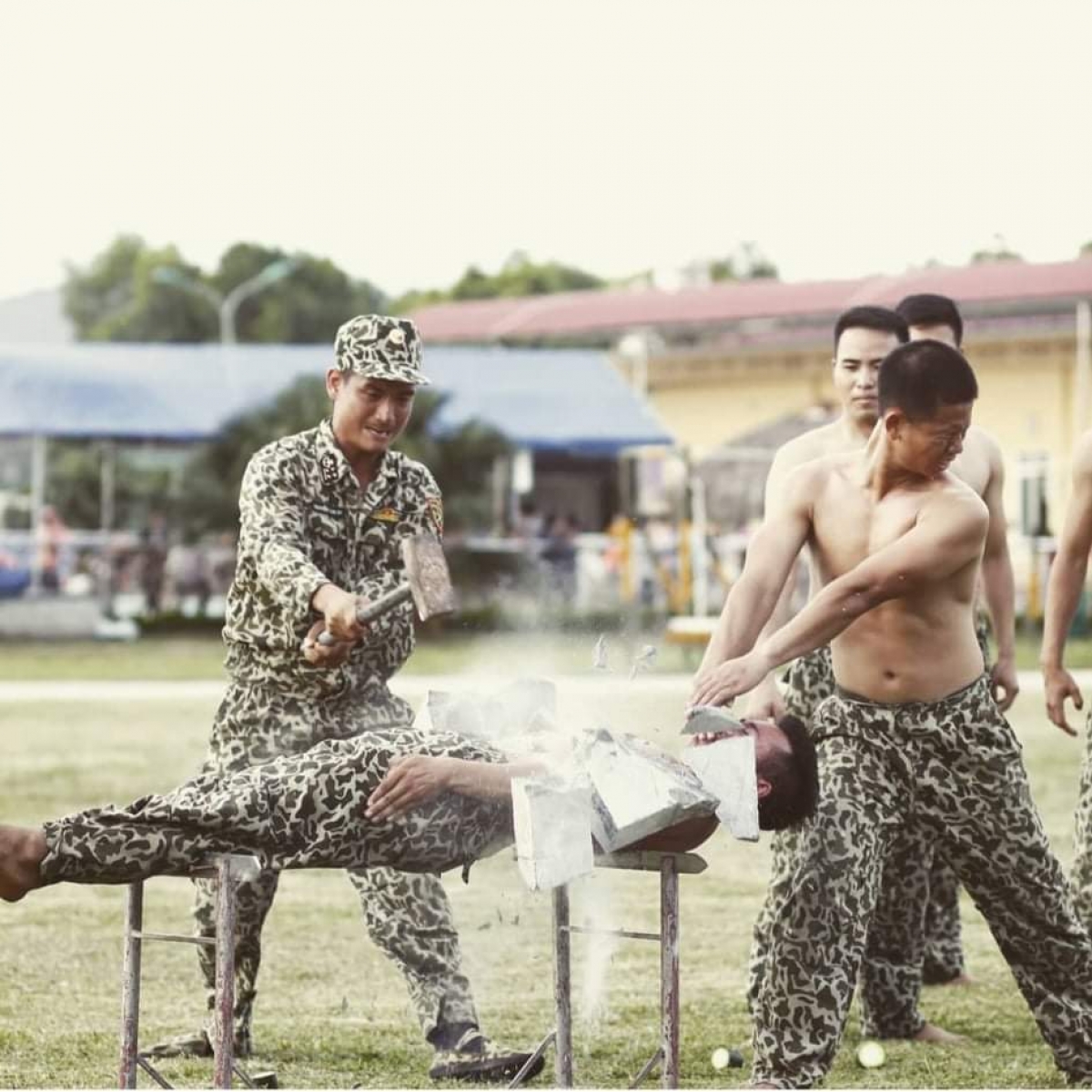 Đặc công Hải quân trình diễn màn công phá