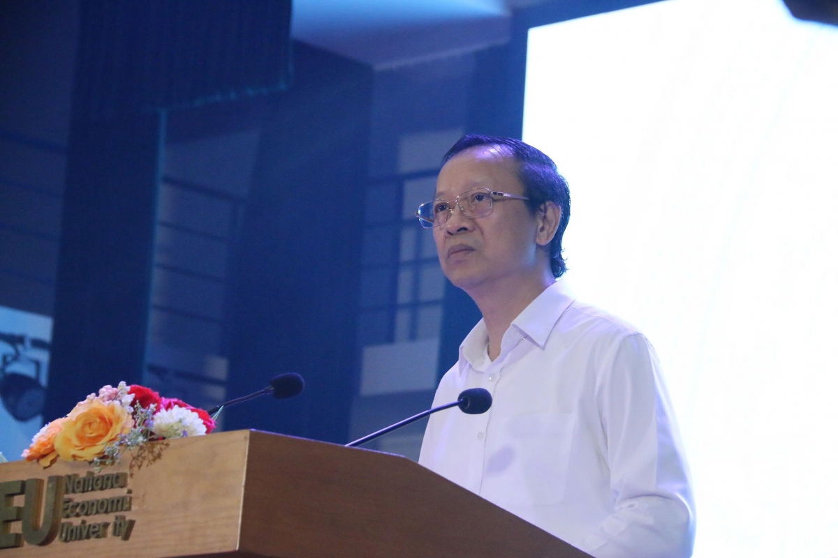 Thứ trưởng Bộ Giáo dục và Đào tạo Phạm Ngọc Thưởng phát biểu chỉ đạo tại Hội nghị