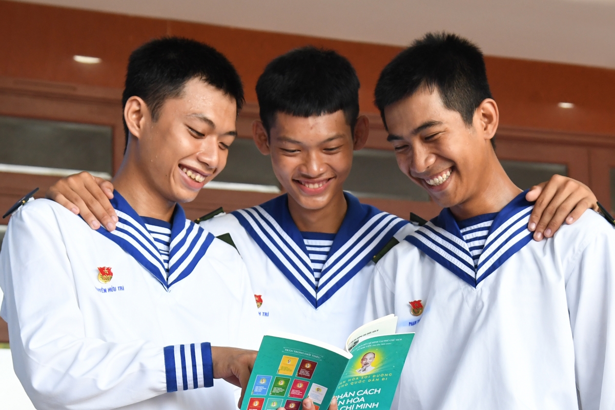 Những cuốn sách hay thu hút sự quan tâm của các chiến sĩ