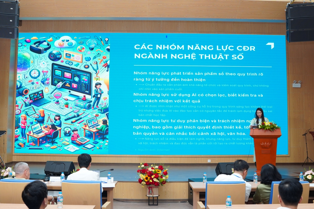 Diễn giả trình bày tham luận