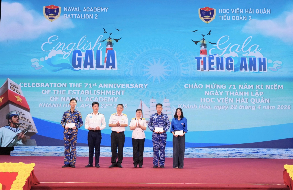 Trao giải cho các đội có thành tích xuất sắc