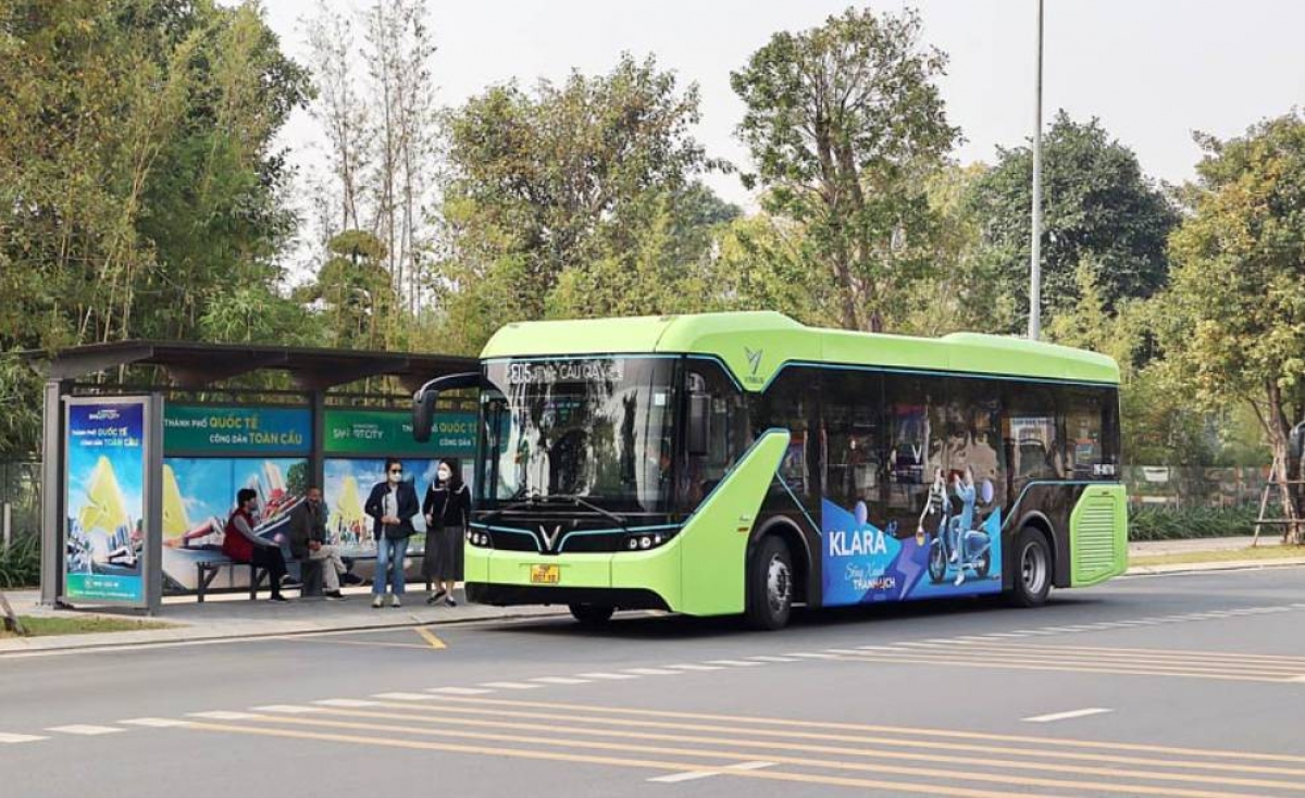 Hà Nội từng bước đẩy mạnh chuyển đổi phương tiện giao thông công cộng theo hướng hiện đại, thân thiện môi trường.