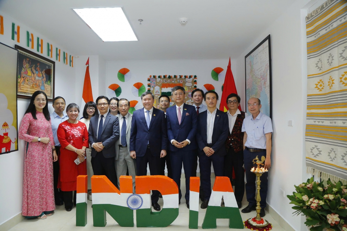 Các đại biểu tham dự lễ khai trương "Góc Ấn Độ" tại Hà Nội.