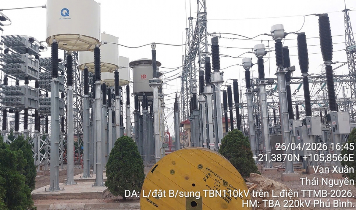 Giàn tụ bù ngang tại Trạm biến áp 220kV Phú Bình