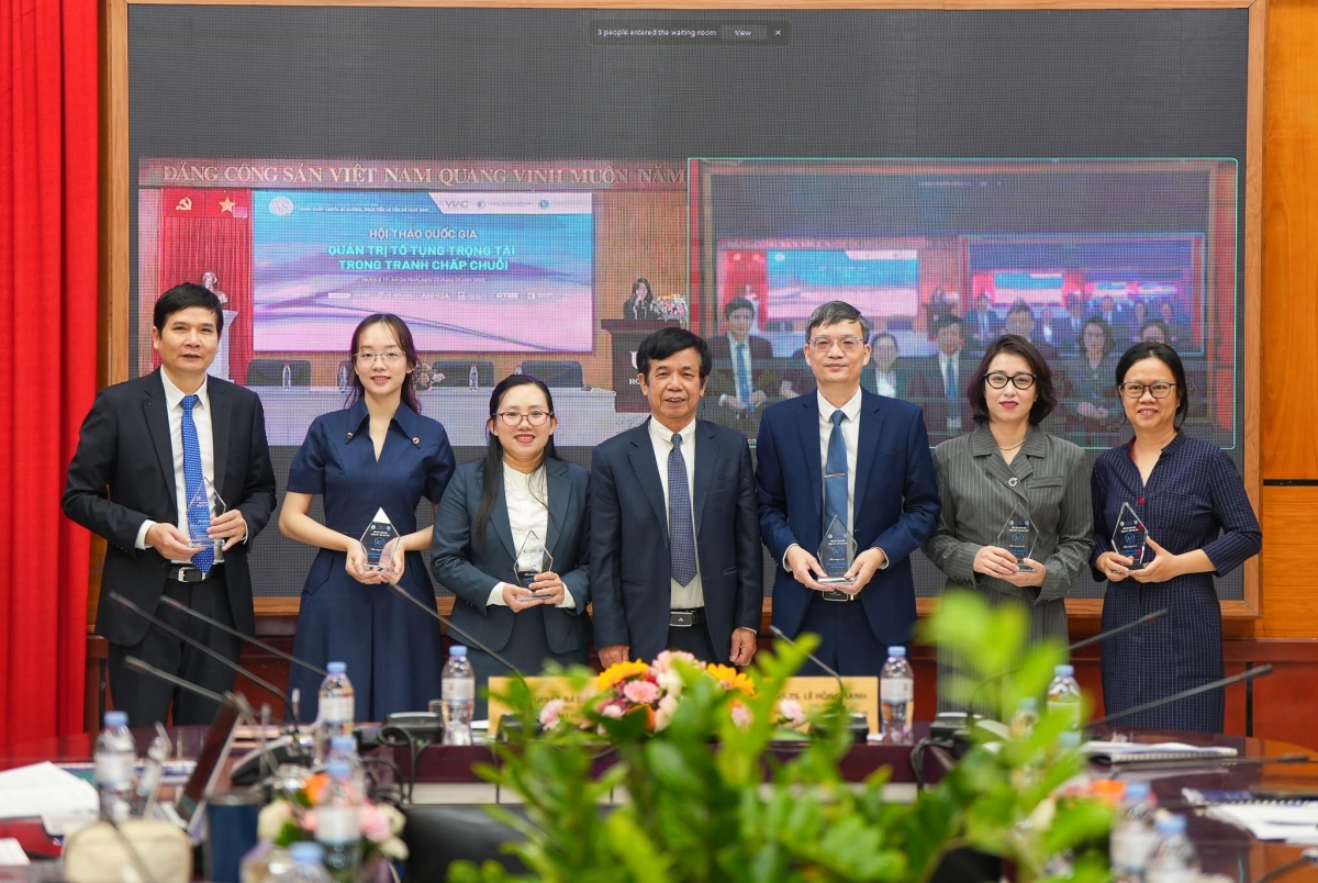 Đại biểu tham dự Hội thảo quốc gia "Quản trị tố tụng trọng tài trong tranh chấp chuỗi" tại Hà Nội
 