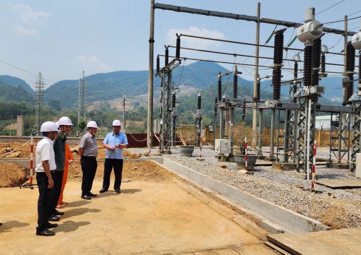 Phó Tổng Giám đốc Tổng Công ty Điện lực miền Bắc (EVNNPC) Vũ Anh Phương kiểm tra công tác đảm bảo cấp điện cao điểm nắng nóng 2026