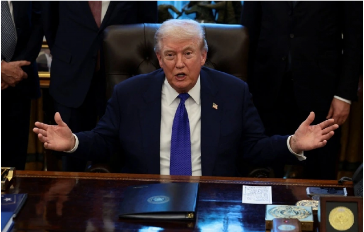 Tổng thống Mỹ Donald Trump trả lời báo giới tại Nhà Trắng. Ảnh: Reuters