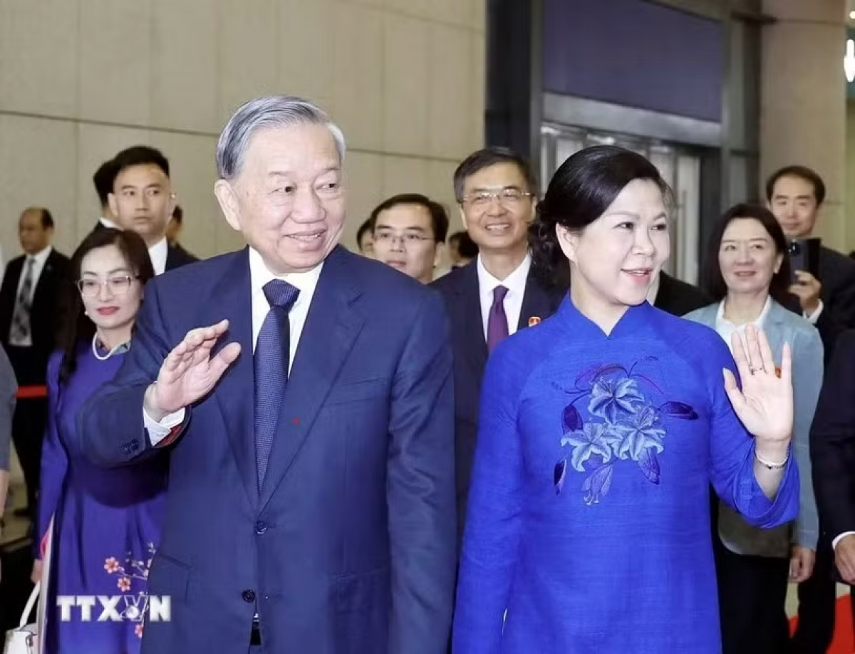 Tổng Bí thư, Chủ tịch nước Tô Lâm cùng Phu nhân tại ga Nam Ninh Đông, TP Nam Ninh. Ảnh: Thống Nhất/TTXVN