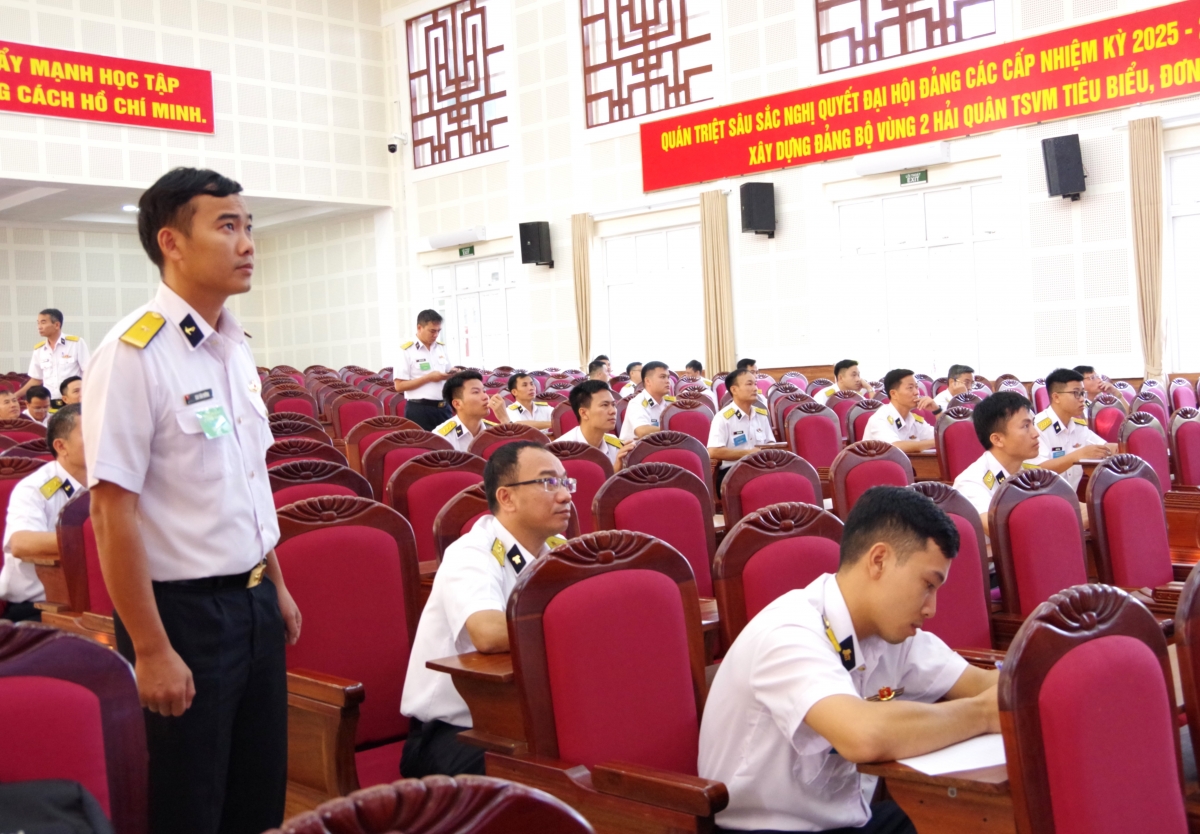 Các thí sinh chuẩn bị phần thi trắc nghiệm