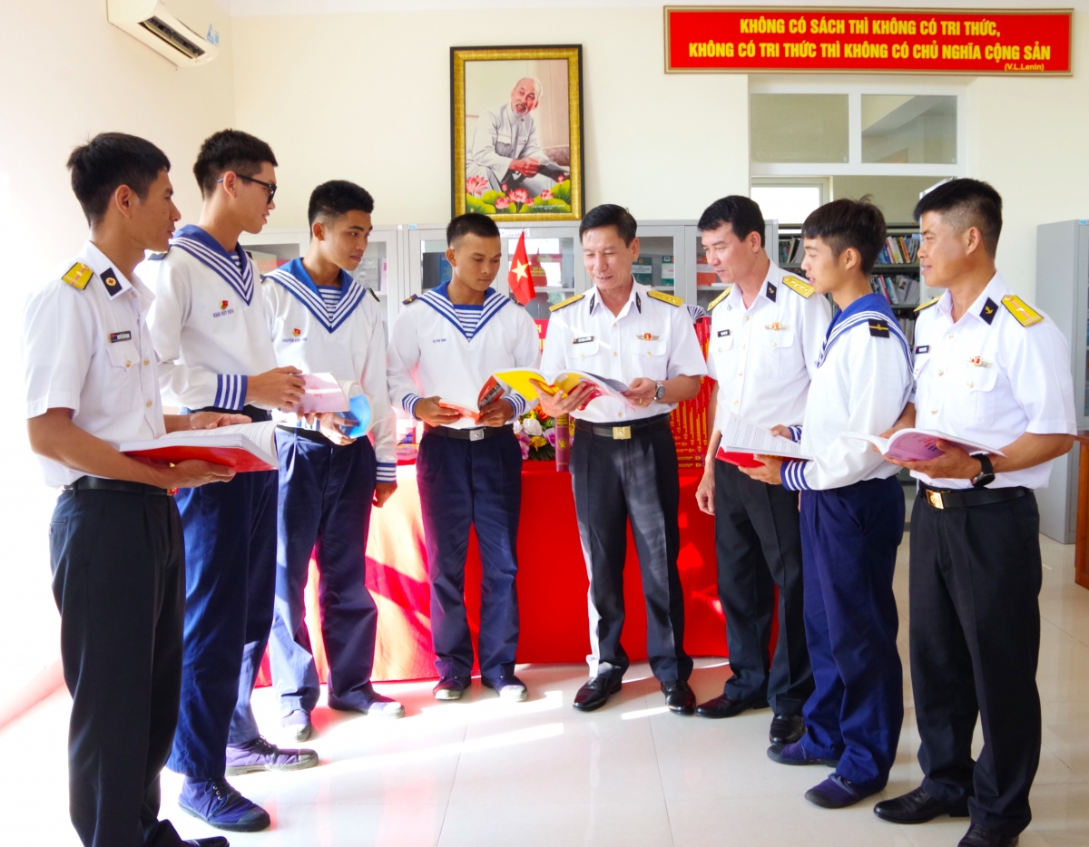 Đại tá Đỗ Hồng Duyên, Phó Chính ủy Vùng 2 Hải quân kể về quyển sách “Cuộc đời và sự nghiệp của Chủ tịch Hồ Chí Minh”