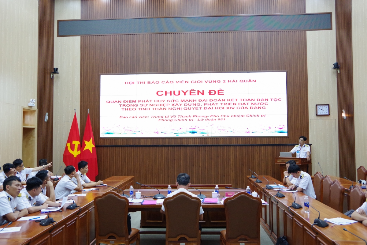 Các thí sinh tham gia phần thi thuyết trình