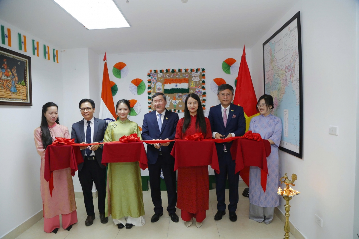 Lễ cắt băng khai chương "Góc Ấn Độ" tại Hà Nội.