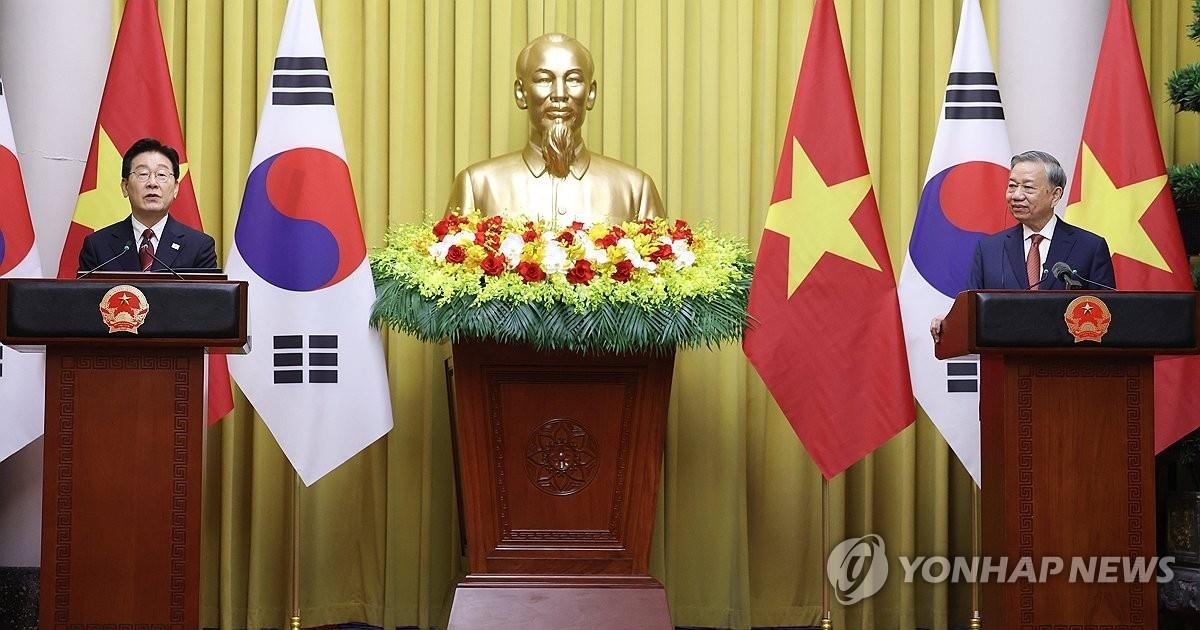 Ảnh cuộc họp báo chung giữa Tổng Bí thư, Chủ tịch nước Tô Lâm và Tổng thống Lee Jae Myung tại Hà Nội hôm 22/4 do Yonhap đăng tải.