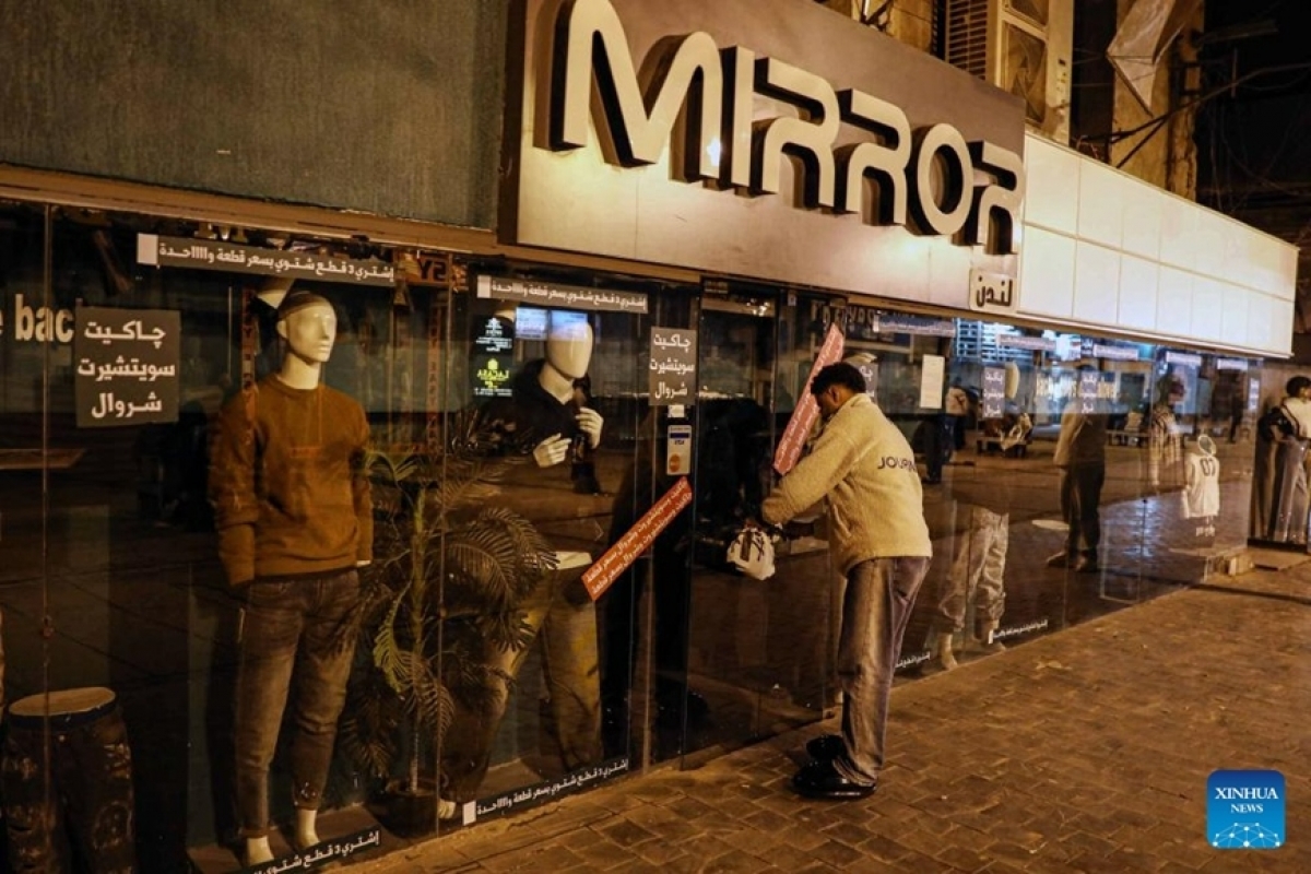 Các cửa hàng tại Cairo, Ai Cập đóng cửa trước 9 giờ tối. Ảnh: Tân Hoa xã