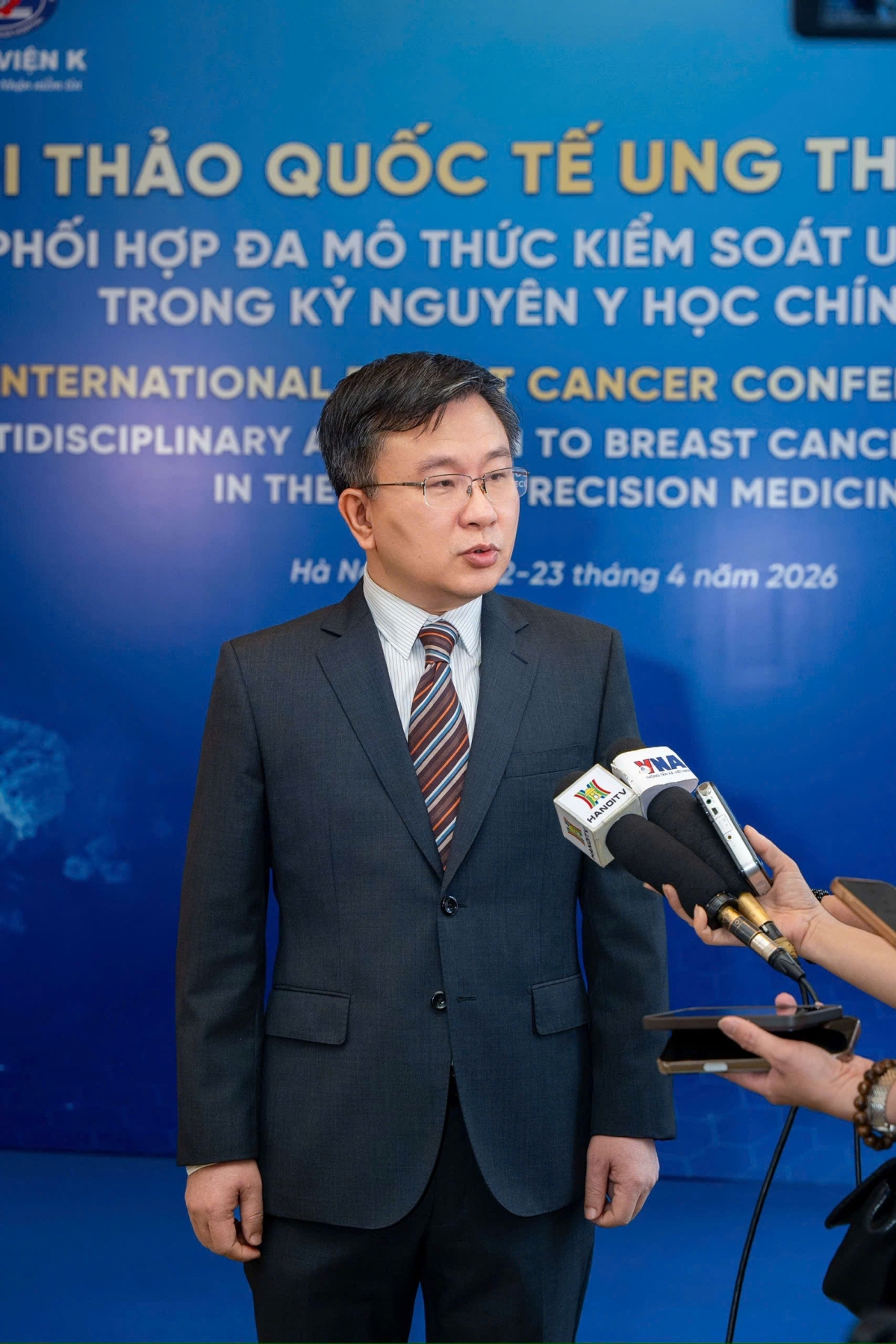 PGS.TS Lê Hồng Quang chia sẻ tại hội thảo