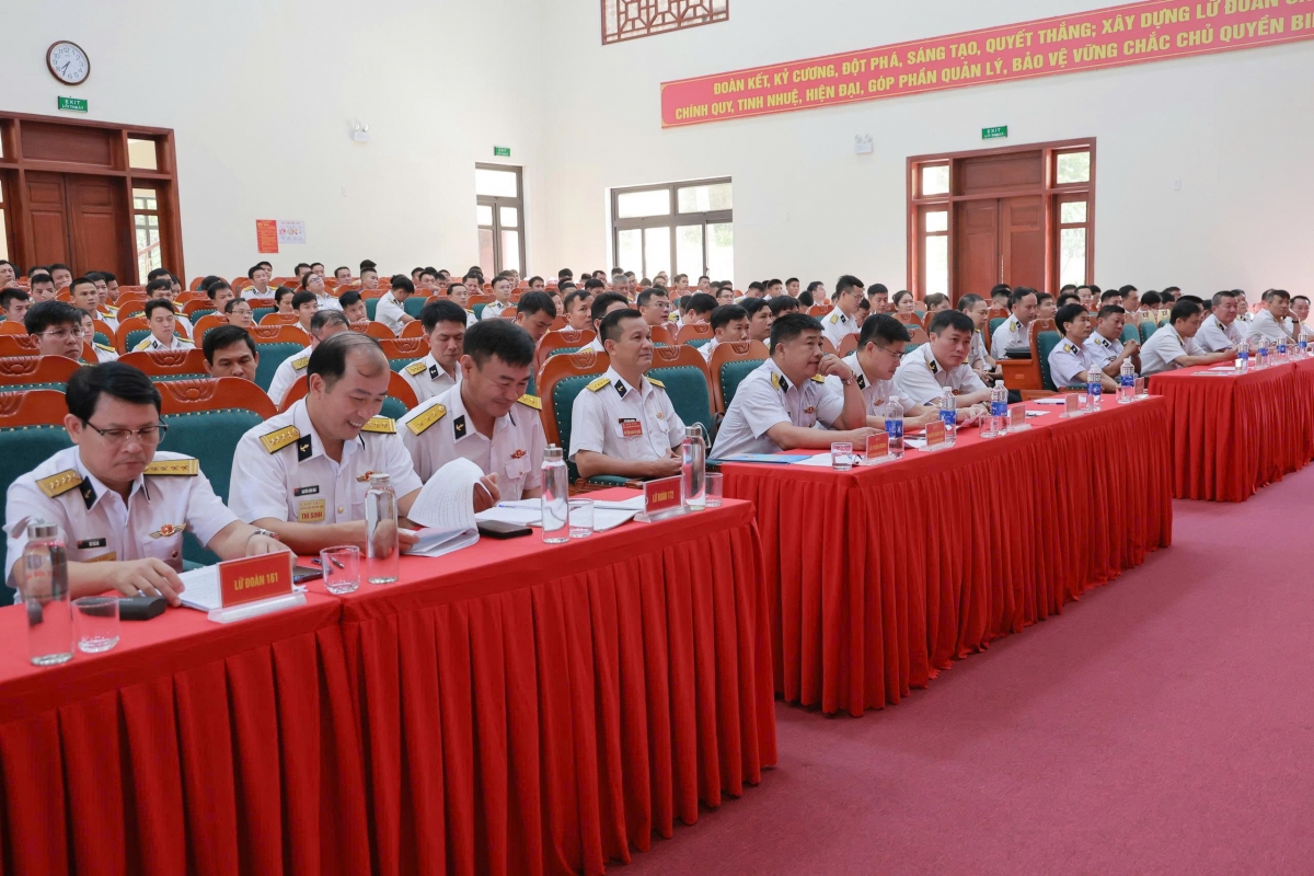 Các đại biểu tham gia khai mạc Hội thi