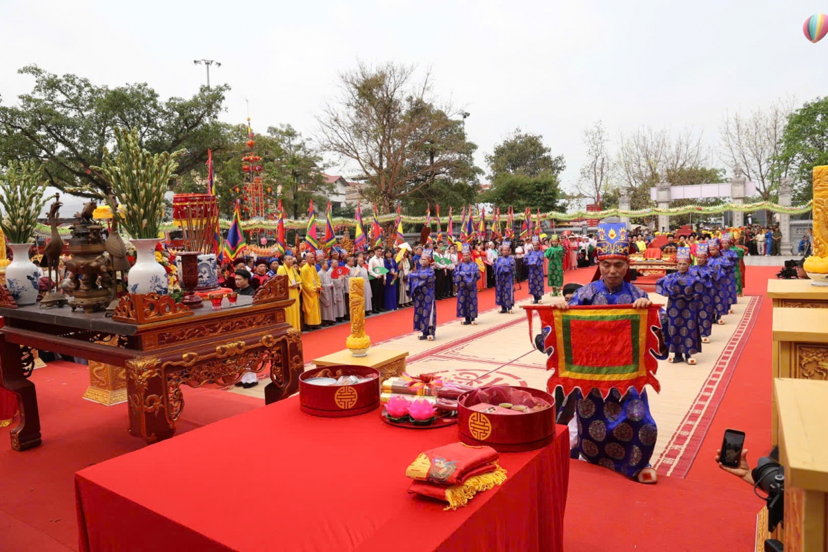 Các nghi lễ trong Lễ hội được thực hiện trong không khí trang nghiêm, thành kính