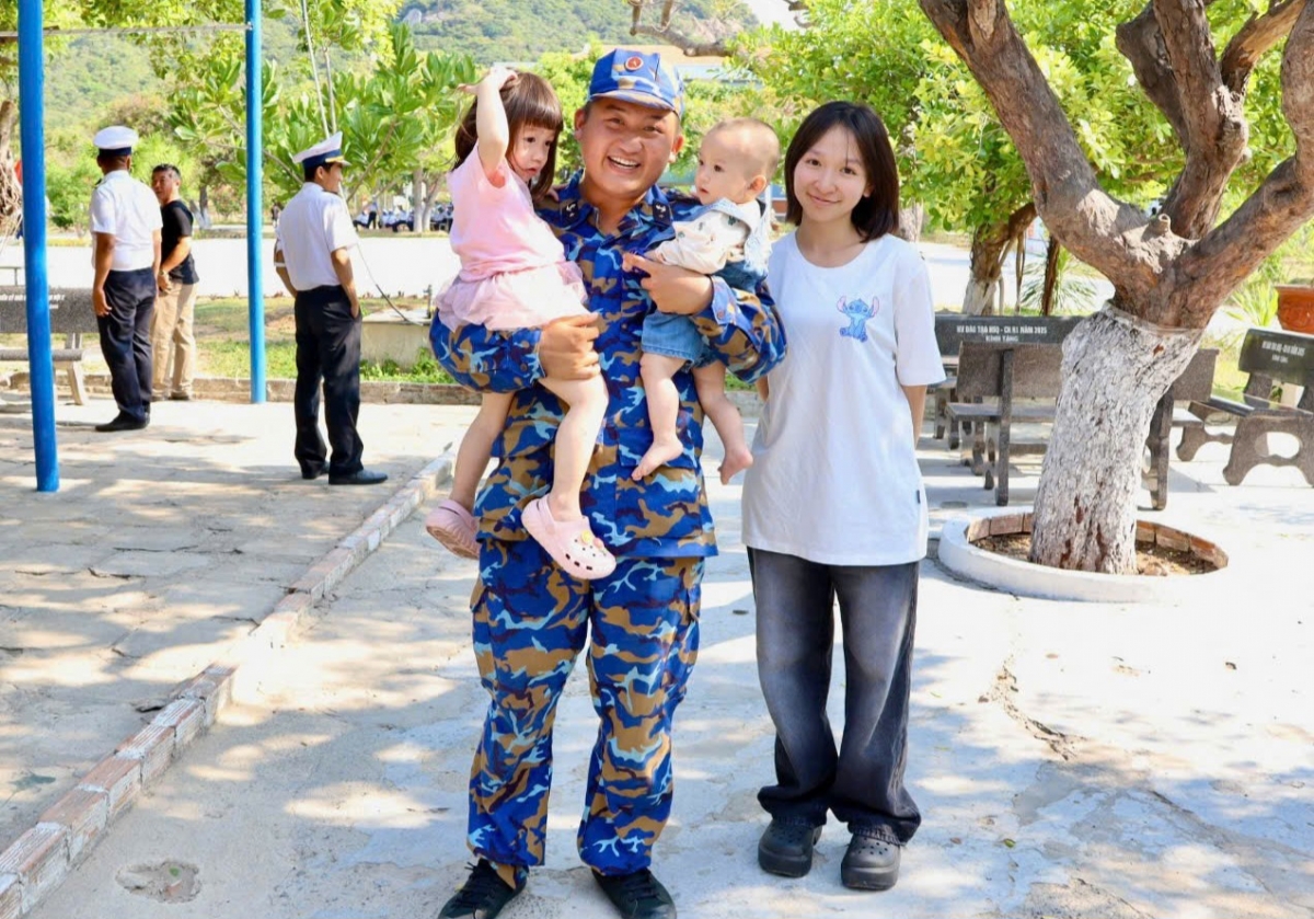 Chuyến thăm để lại nhiều cảm xúc đẹp đối với cán bộ, chiến sĩ và thân nhân tại Lữ đoàn 957