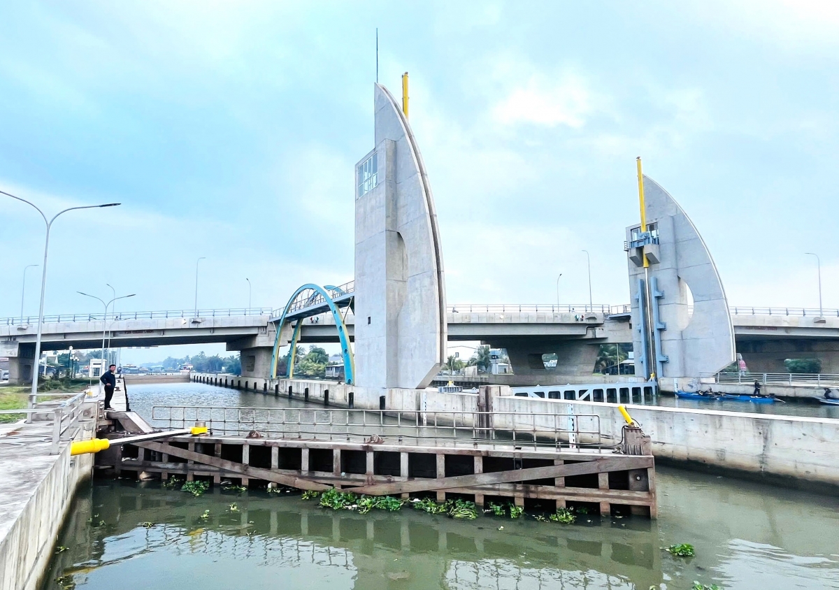 Cống âu thuyền Vàm Bà Lịch.