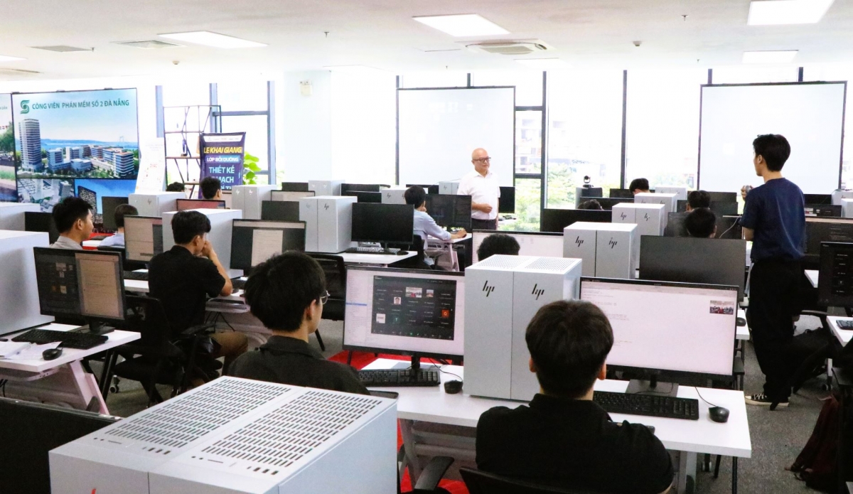 Đà Nẵng đặt mục tiêu đào tạo, thu hút khoảng 8.000 lao động chất lượng cao lĩnh vực vi mạch bán dẫn và AI.