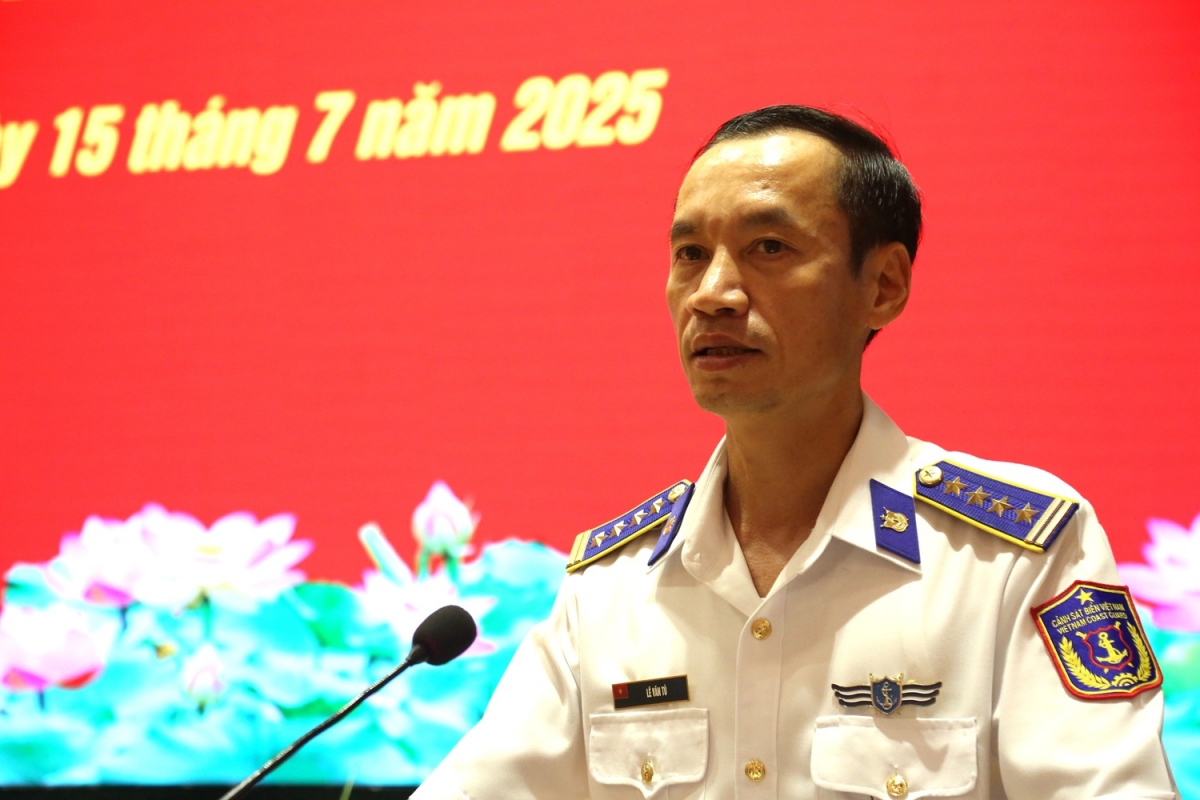 Đại tá Lê Văn Tú Bí thư Đảng ủy, Chính ủy Bộ Tư lệnh Vùng Cảnh sát biển 3 phát biểu chỉ đạo