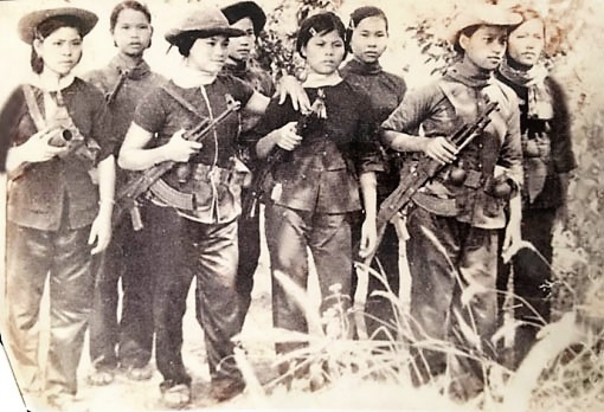 Đội nữ pháo binh C4 Châu Thành tại Chiến khu Vĩnh Lợi (ảnh tư liệu)