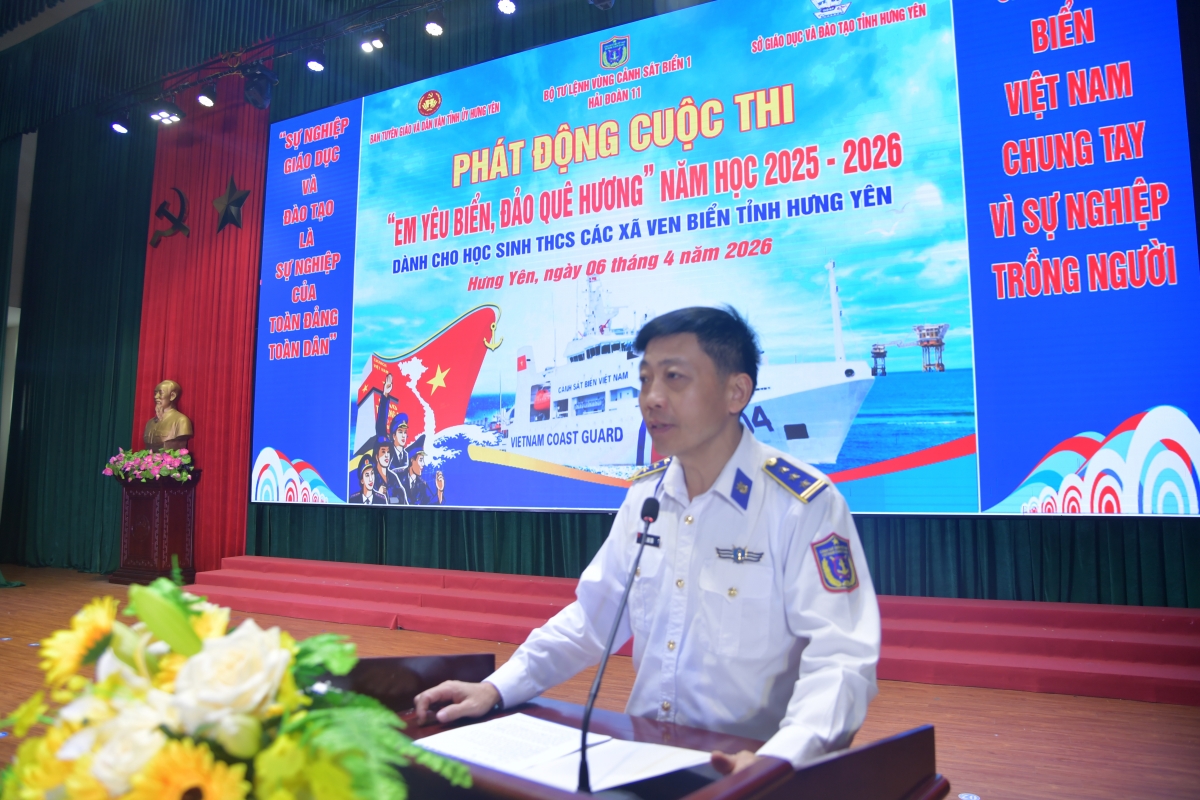 Thượng tá Lê Anh Sơn, Chính ủy Hải đoàn 11 phát biểu khai mạc