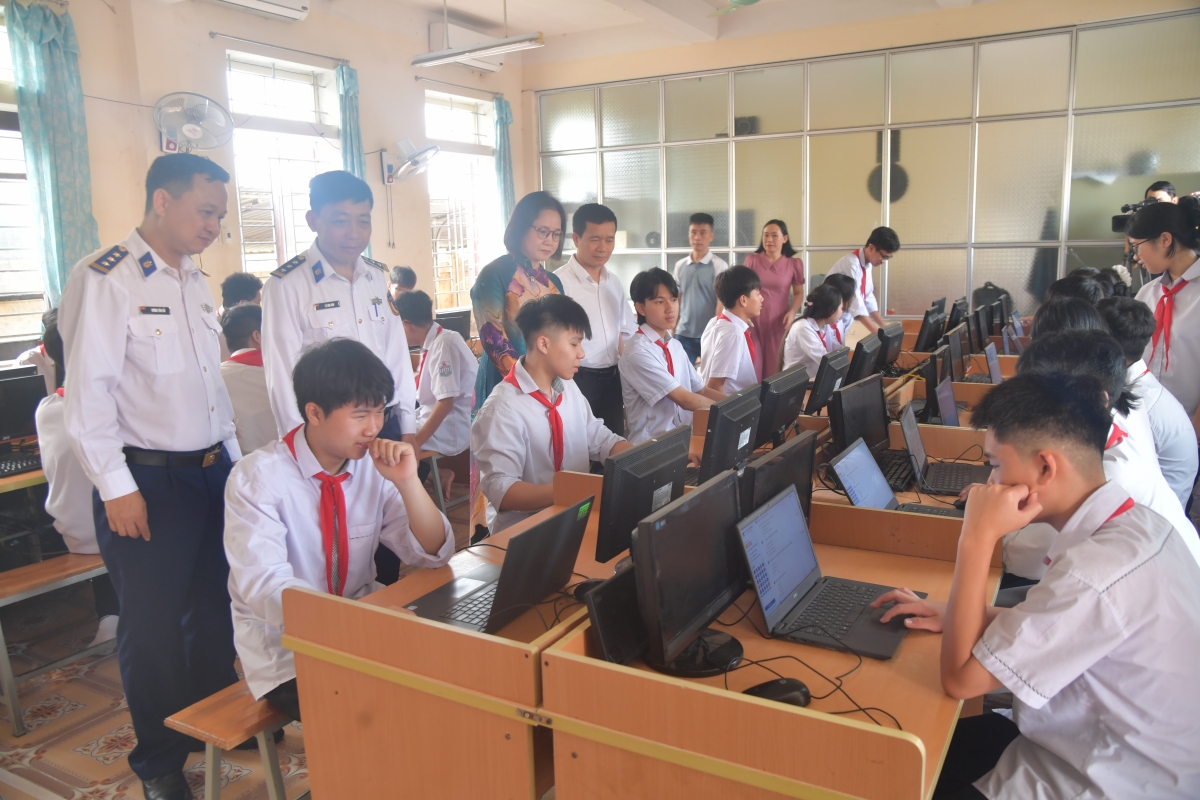 Các em học sinh trường THCS Nguyễn Đức Cảnh tham gia thi