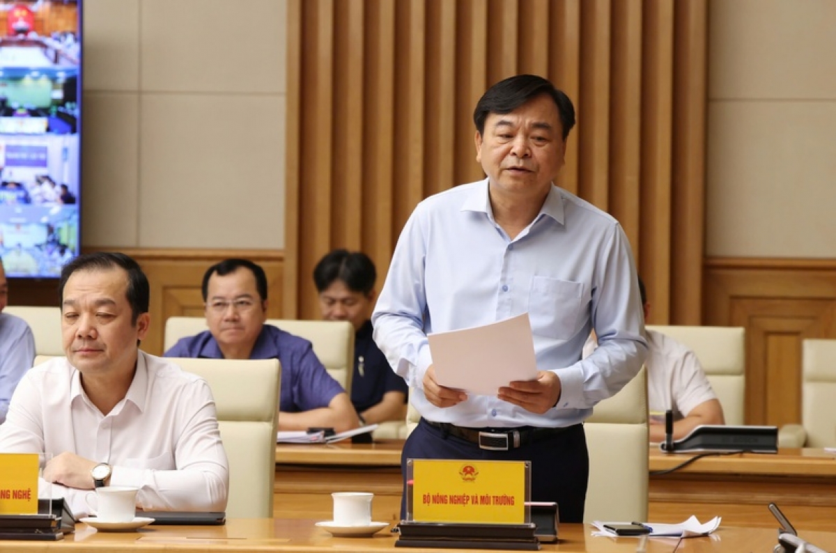 Thứ trưởng Bộ Nông nghiệp và môi trường Nguyễn Hoàng Hiệp báo cáo