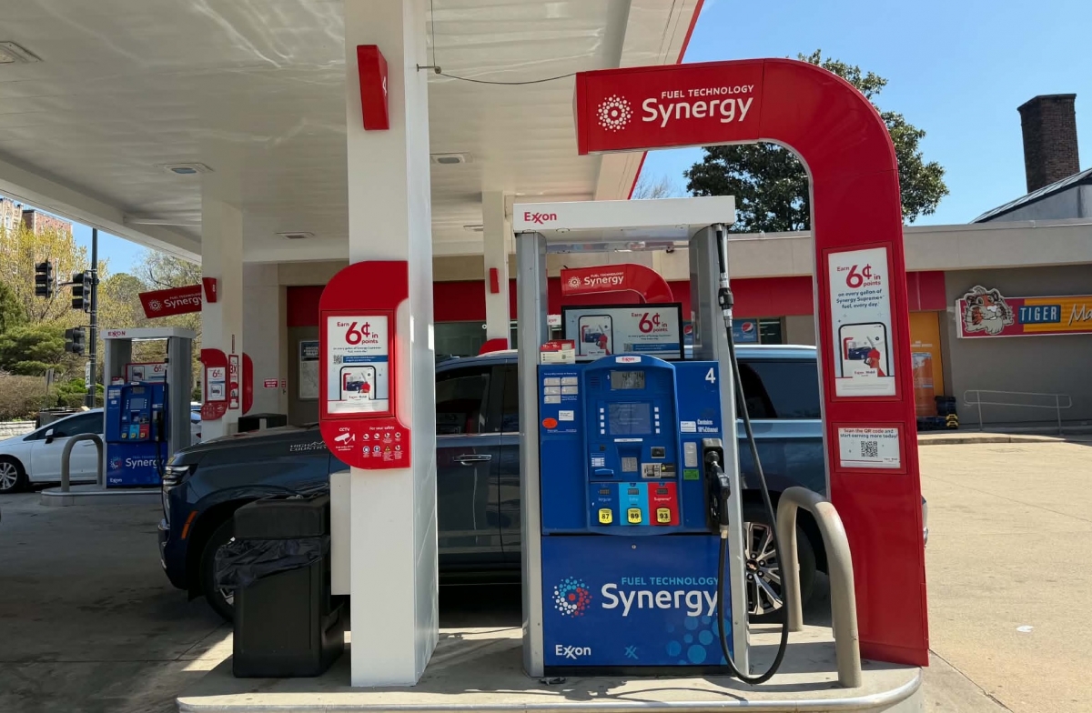 Giá xăng bán lẻ tại Mỹ đã tăng hơn 30% kể từ khi chiến sự nổ ra.