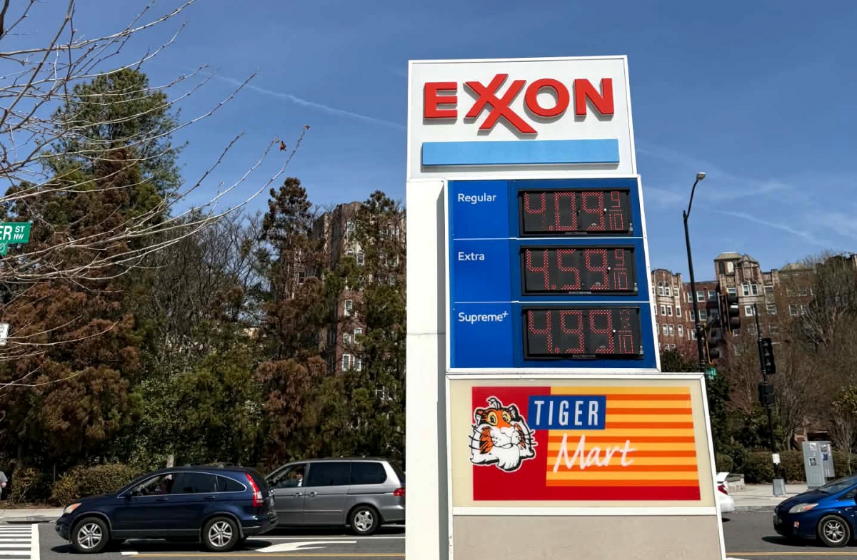 Giá xăng tại Mỹ trung bình vượt 4 USD/gallon vào ngày 31/3