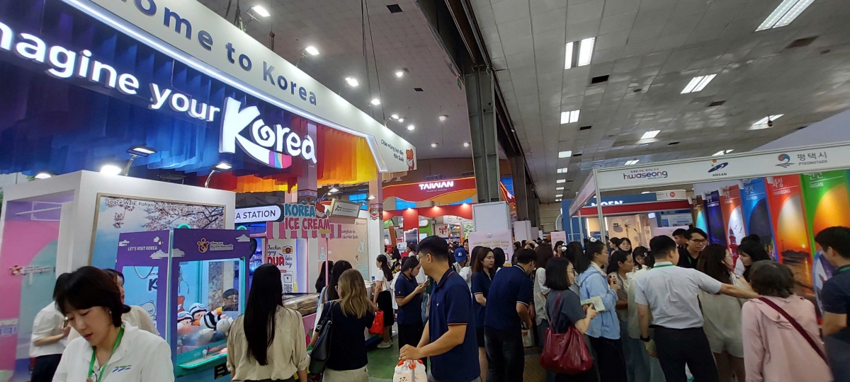 Hàng trăm gian hàng quảng bá du lịch trong nước và quốc tế tham gia Hội chợ