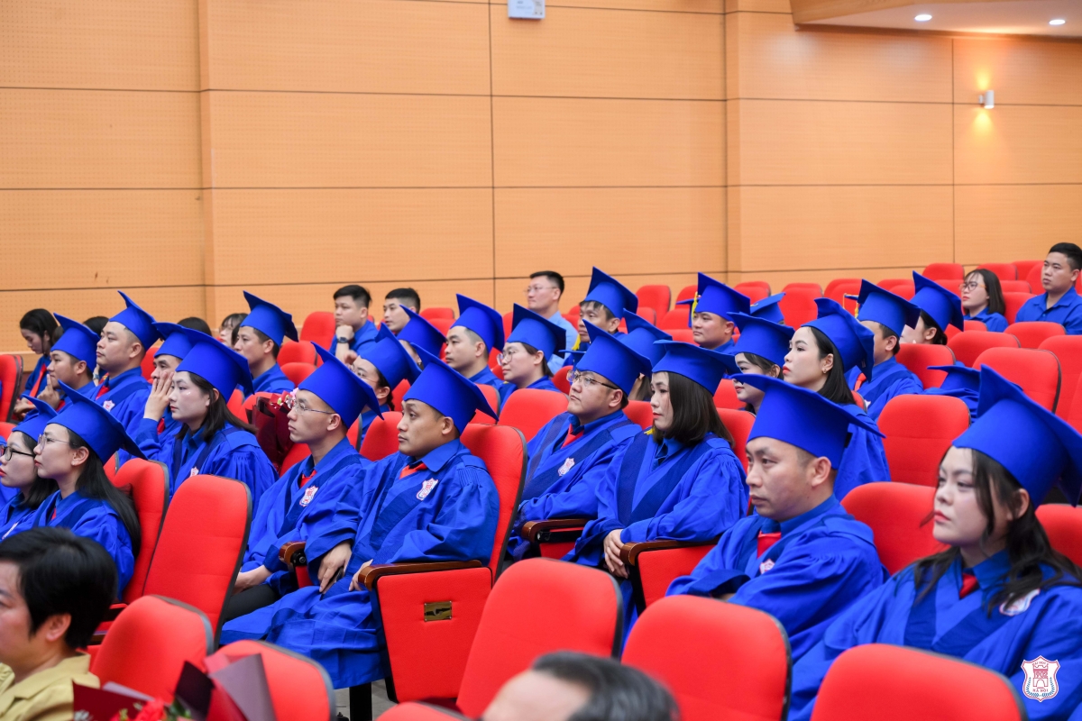 Các bác sỹ chuyên khoa I tại Lễ trao bằng và bàn giao bác sỹ chuyên khoa 1 Dự án thì điểm bác sỹ trẻ tình nguyện về vùng khó khăn