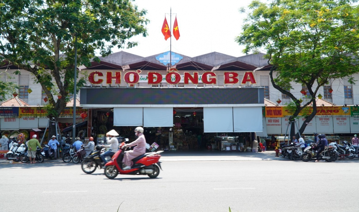 Hối hả dưới trời nắng nóng