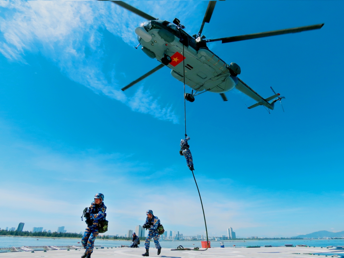 Huấn luyện đổ bộ đường không