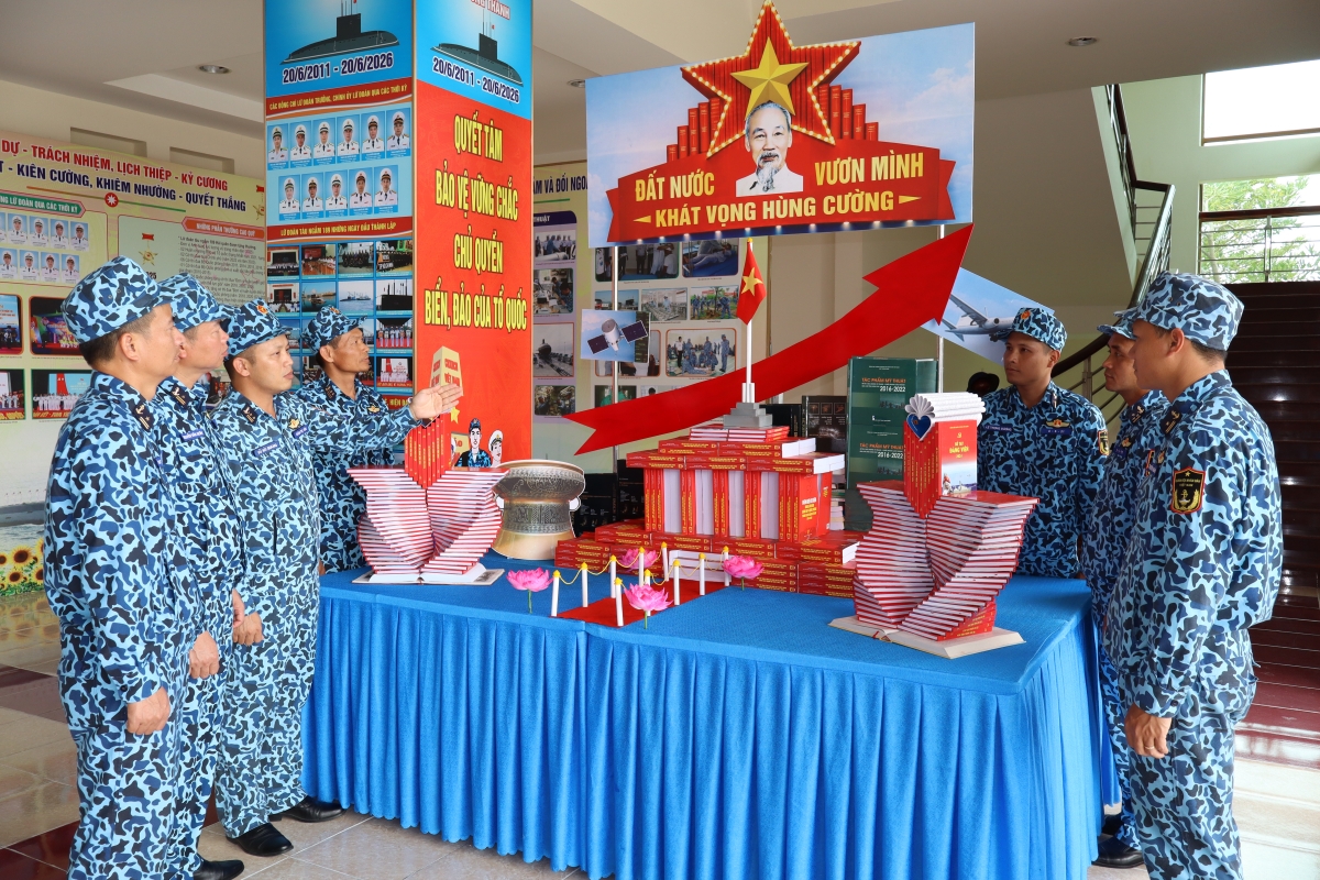 Không gian trưng bày sách của thủy thủ tàu ngầm