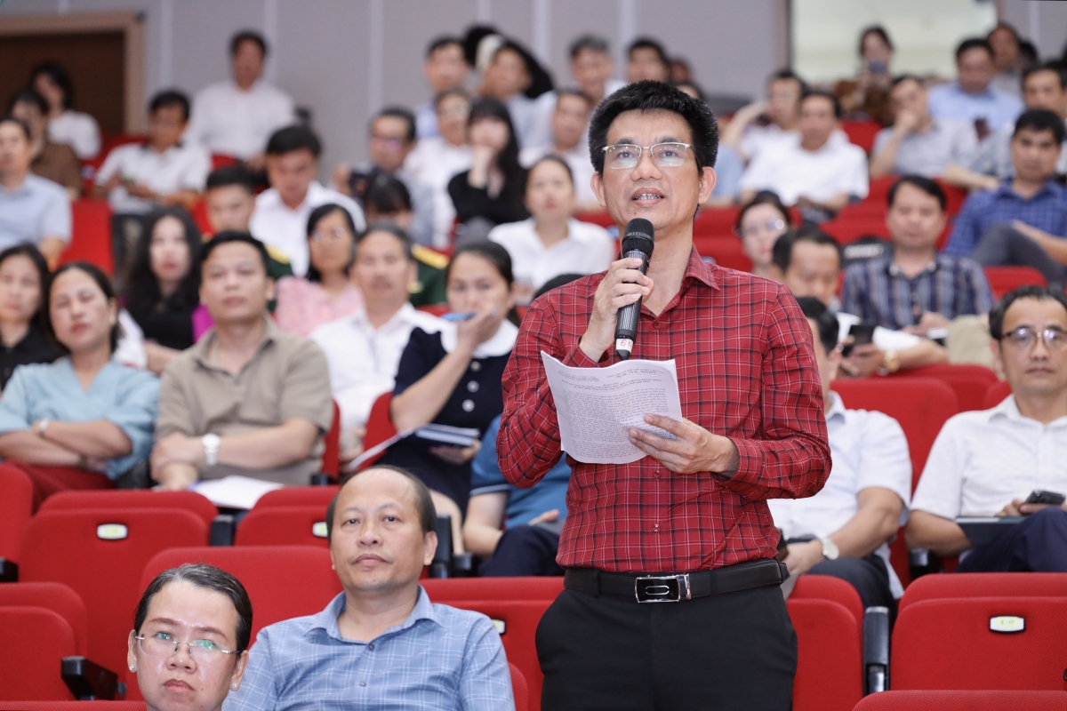 Các đại biểu nêu các vấn đề khó khăn trong tuyển sinh giáo dục nghề nghiệp