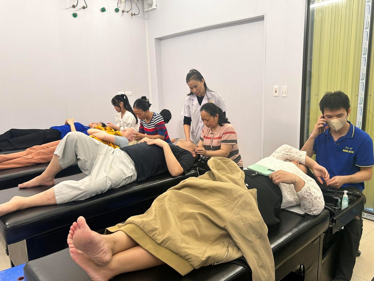 Gội đầu dưỡng sinh đang từng bước trở thành cơ hội nghề nghiệp mới cho người khiếm thị 