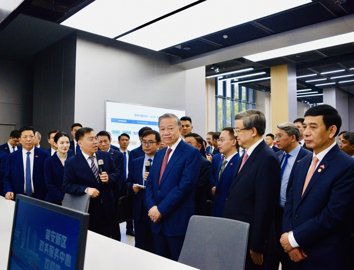 Tổng bí thư, Chủ tịch nước Tô Lâm nghe giới thiệu về Khu mới Hùng An, tỉnh Hà Bắc, Trung Quốc