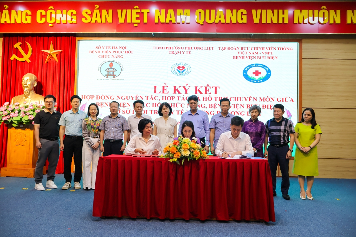 Toàn cảnh Lễ ký kết hỗ trợ chuyên môn giữa BV Bưu điện cơ sở I, BV Phục hồi chức năng và Trạm Y tế phường Phương Liệt