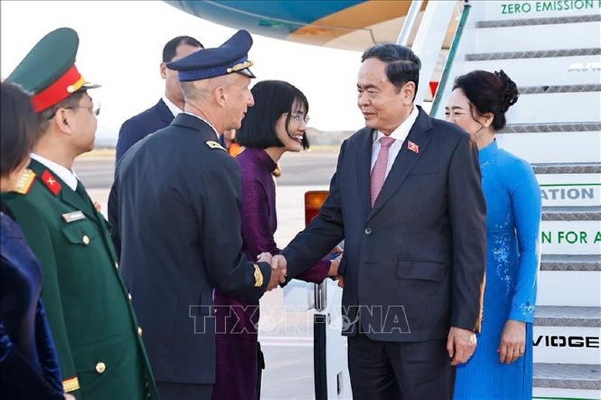 Lễ đón Chủ tịch Quốc hội Trần Thanh Mẫn và Phu nhân tại sân bay Ciampino, thành phố Rome, Cộng hòa Italy - Ảnh: TTXVN