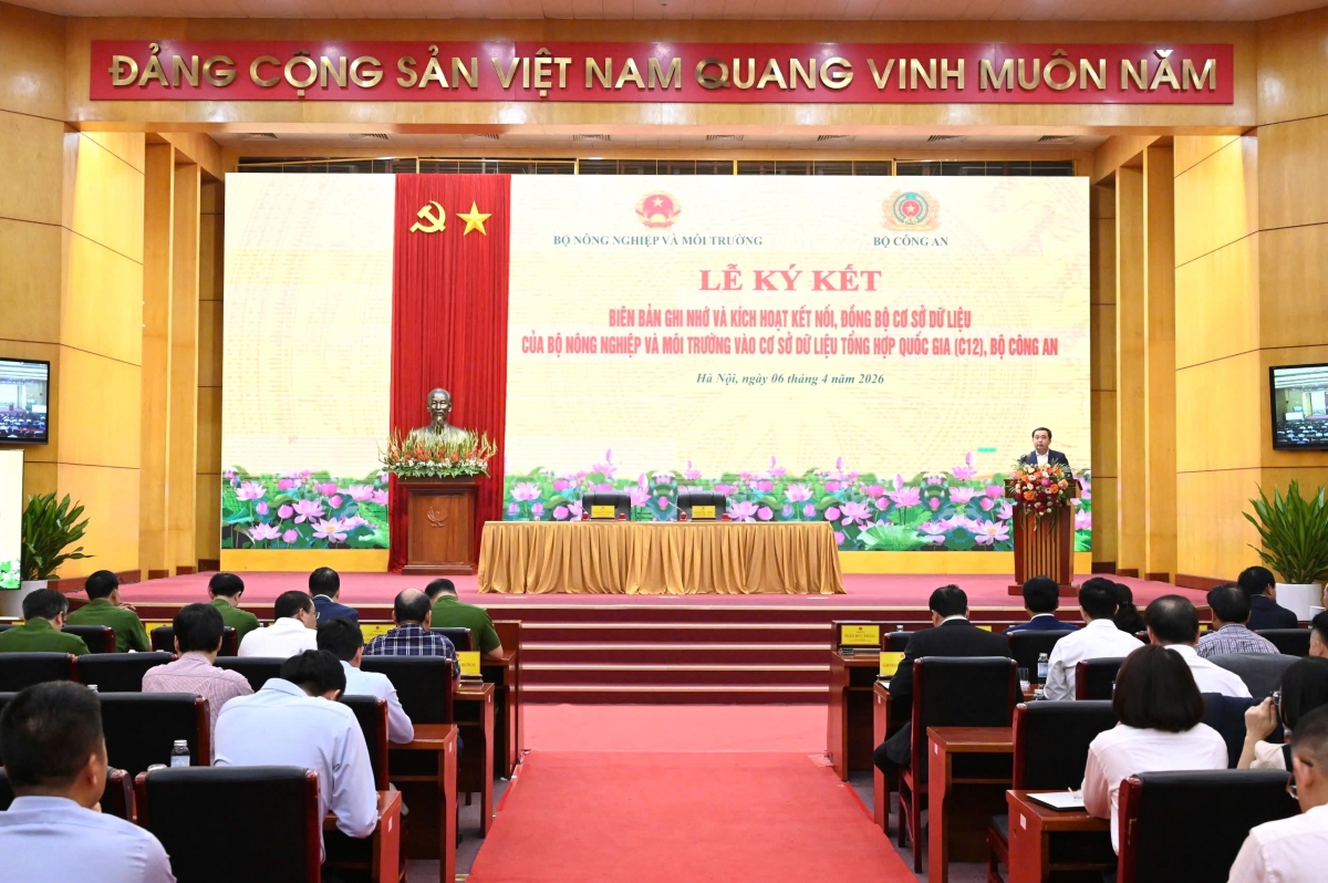 Lễ ký Biên bản ghi nhớ và kết nối, đồng bộ dữ liệu của Bộ Nông nghiệp và Môi trường với Cơ sở dữ liệu tổng hợp quốc gia