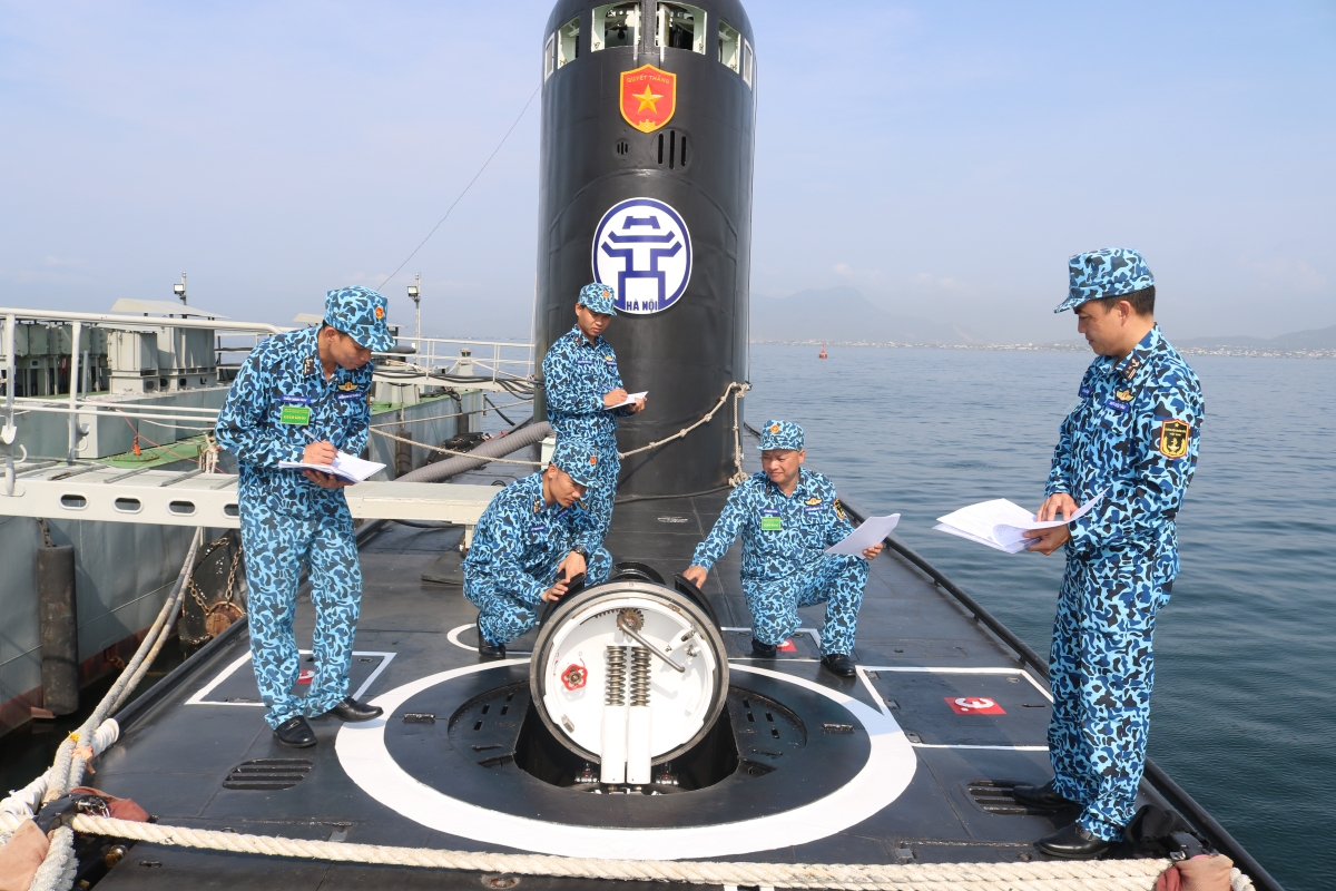 Hoạt động kiểm tra công tác an toàn kỹ thuật trên tàu ngầm