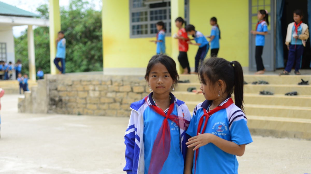 Các em học sinh bậc mầm non và tiểu học có nguy cơ cao bệnh tay chân miệng.