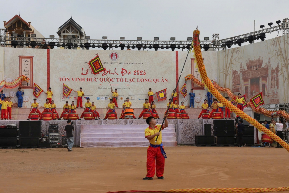 Màn trống hội múa lân sư rồng, trình diễn múa rồng dài 120 mét